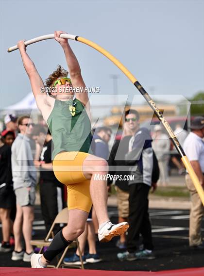Thumbnail 1 in IHSA Class 3A Sectional Meet photogallery.
