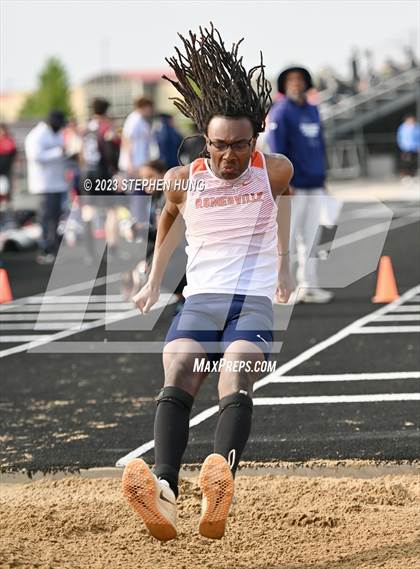 Thumbnail 3 in IHSA Class 3A Sectional Meet photogallery.