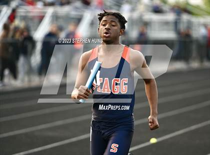 Thumbnail 3 in IHSA Class 3A Sectional Meet photogallery.