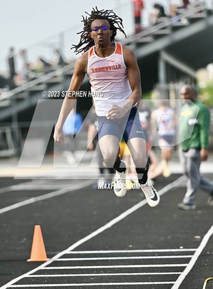 Thumbnail 2 in IHSA Class 3A Sectional Meet photogallery.