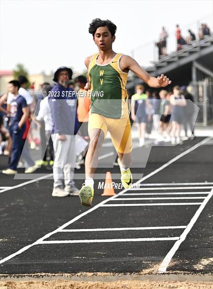 Thumbnail 3 in IHSA Class 3A Sectional Meet photogallery.
