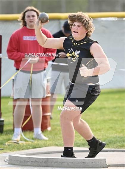 Thumbnail 2 in IHSA Class 3A Sectional Meet photogallery.