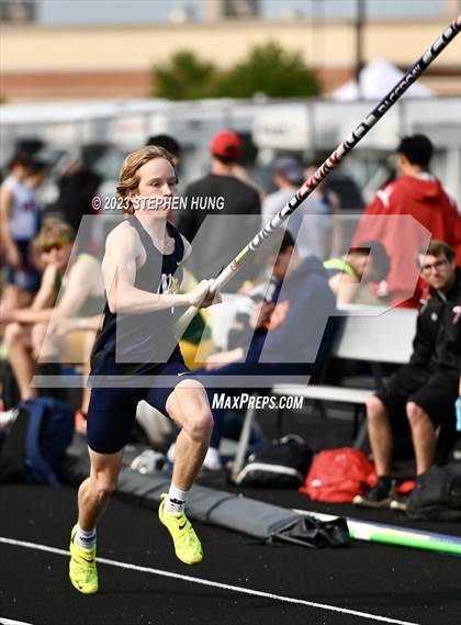 Thumbnail 2 in IHSA Class 3A Sectional Meet photogallery.
