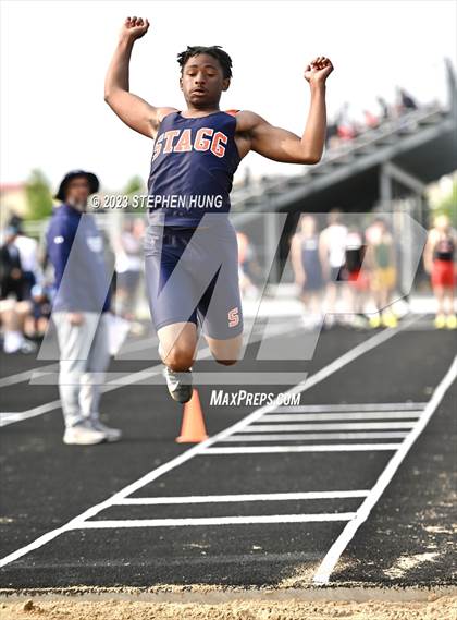 Thumbnail 1 in IHSA Class 3A Sectional Meet photogallery.