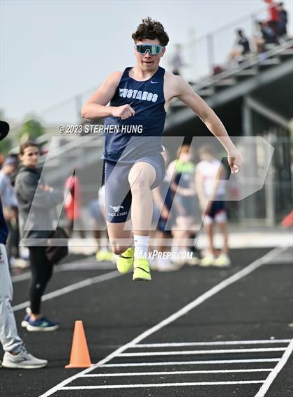 Thumbnail 2 in IHSA Class 3A Sectional Meet photogallery.