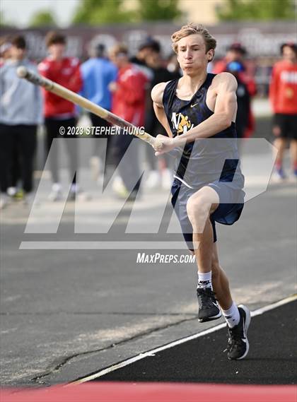 Thumbnail 1 in IHSA Class 3A Sectional Meet photogallery.