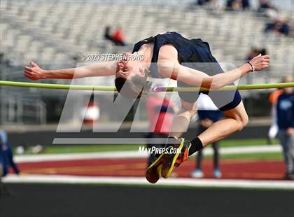 Thumbnail 2 in IHSA Class 3A Sectional Meet photogallery.