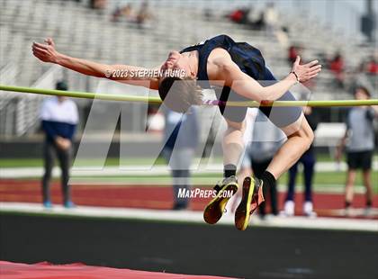 Thumbnail 2 in IHSA Class 3A Sectional Meet photogallery.
