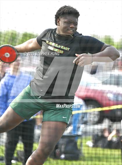 Thumbnail 2 in IHSA Class 3A Sectional Meet photogallery.
