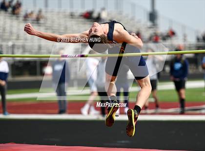 Thumbnail 1 in IHSA Class 3A Sectional Meet photogallery.