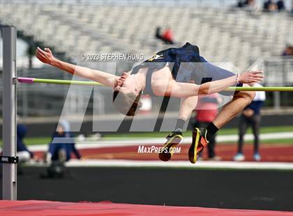 Thumbnail 3 in IHSA Class 3A Sectional Meet photogallery.