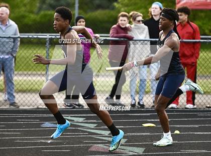 Thumbnail 1 in IHSA Class 3A Sectional Meet photogallery.