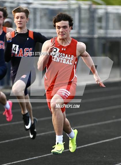 Thumbnail 3 in IHSA Class 3A Sectional Meet photogallery.