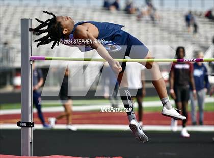Thumbnail 2 in IHSA Class 3A Sectional Meet photogallery.
