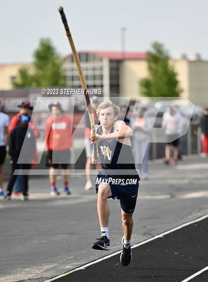 Thumbnail 2 in IHSA Class 3A Sectional Meet photogallery.