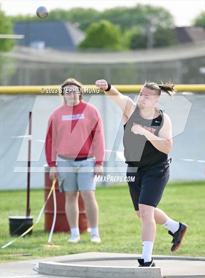 Thumbnail 2 in IHSA Class 3A Sectional Meet photogallery.