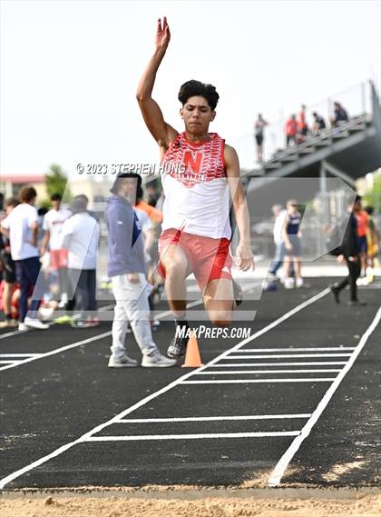Thumbnail 1 in IHSA Class 3A Sectional Meet photogallery.