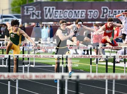 Thumbnail 2 in IHSA Class 3A Sectional Meet photogallery.