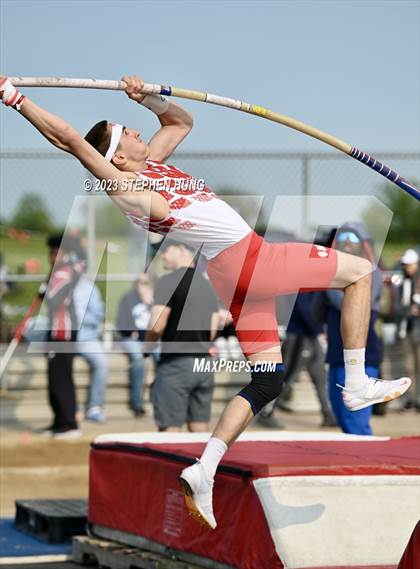 Thumbnail 2 in IHSA Class 3A Sectional Meet photogallery.