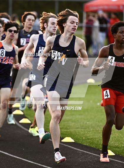 Thumbnail 3 in IHSA Class 3A Sectional Meet photogallery.