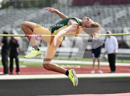 Thumbnail 1 in IHSA Class 3A Sectional Meet photogallery.