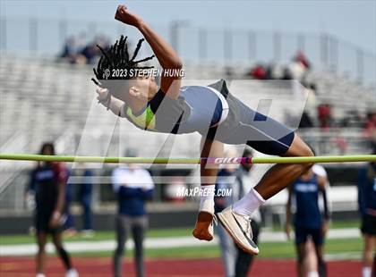 Thumbnail 1 in IHSA Class 3A Sectional Meet photogallery.