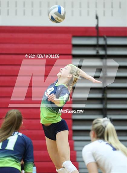 Thumbnail 2 in Dakota vs. Troy (MHSAA Regional Final) photogallery.