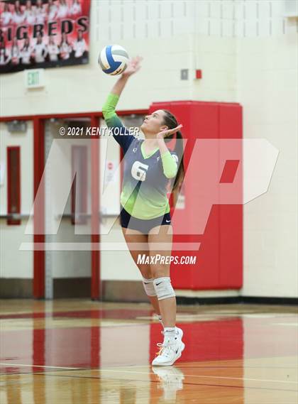 Thumbnail 2 in Dakota vs. Troy (MHSAA Regional Final) photogallery.
