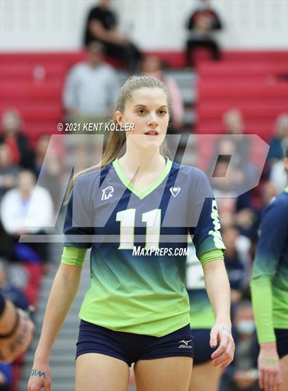 Thumbnail 1 in Dakota vs. Troy (MHSAA Regional Final) photogallery.