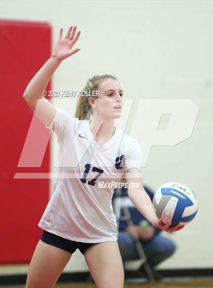 Thumbnail 3 in Dakota vs. Troy (MHSAA Regional Final) photogallery.