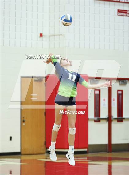 Thumbnail 1 in Dakota vs. Troy (MHSAA Regional Final) photogallery.
