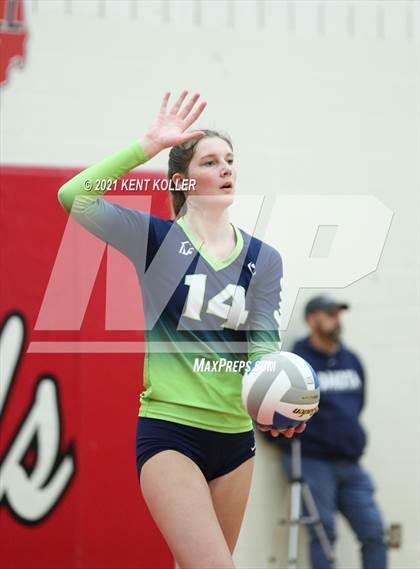 Thumbnail 2 in Dakota vs. Troy (MHSAA Regional Final) photogallery.