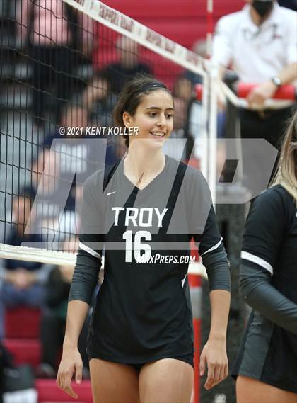 Thumbnail 1 in Dakota vs. Troy (MHSAA Regional Final) photogallery.