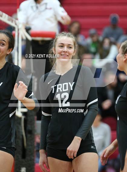 Thumbnail 2 in Dakota vs. Troy (MHSAA Regional Final) photogallery.