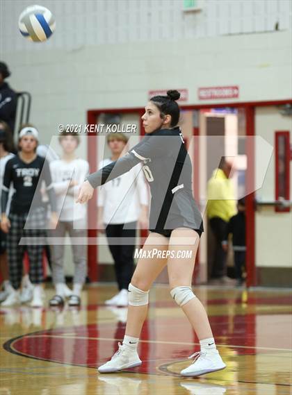 Thumbnail 3 in Dakota vs. Troy (MHSAA Regional Final) photogallery.