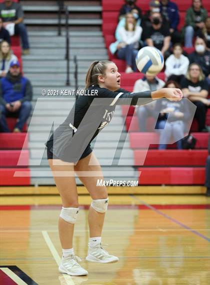 Thumbnail 1 in Dakota vs. Troy (MHSAA Regional Final) photogallery.