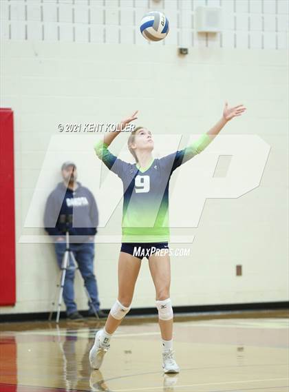Thumbnail 1 in Dakota vs. Troy (MHSAA Regional Final) photogallery.