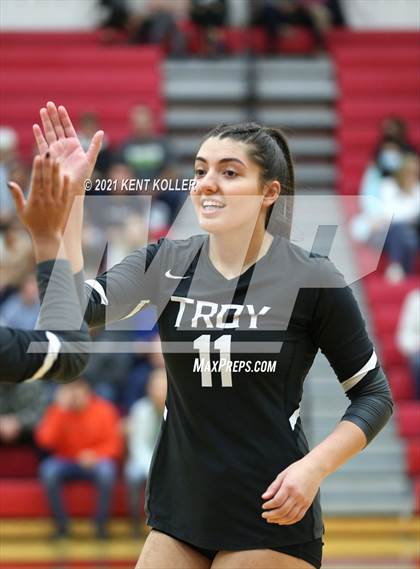 Thumbnail 2 in Dakota vs. Troy (MHSAA Regional Final) photogallery.