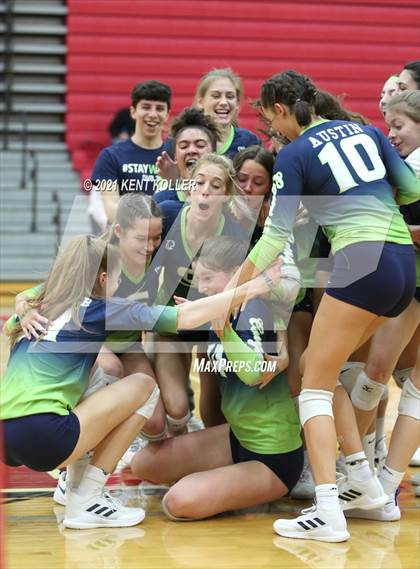 Thumbnail 1 in Dakota vs. Troy (MHSAA Regional Final) photogallery.