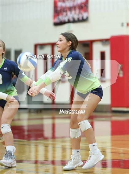 Thumbnail 1 in Dakota vs. Troy (MHSAA Regional Final) photogallery.