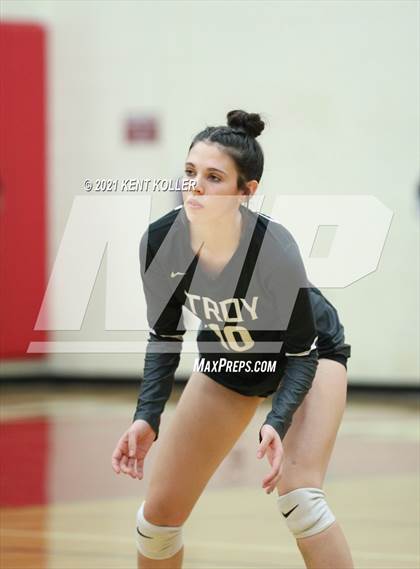 Thumbnail 2 in Dakota vs. Troy (MHSAA Regional Final) photogallery.