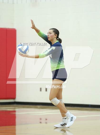 Thumbnail 3 in Dakota vs. Troy (MHSAA Regional Final) photogallery.