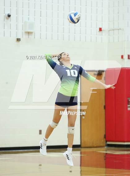 Thumbnail 3 in Dakota vs. Troy (MHSAA Regional Final) photogallery.