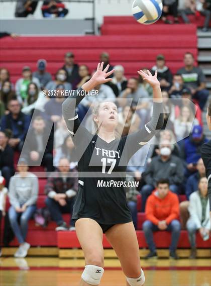 Thumbnail 3 in Dakota vs. Troy (MHSAA Regional Final) photogallery.