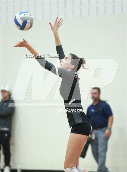 Thumbnail 1 in Dakota vs. Troy (MHSAA Regional Final) photogallery.