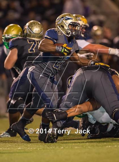 Thumbnail 3 in St. John Bosco vs. Long Beach Poly photogallery.