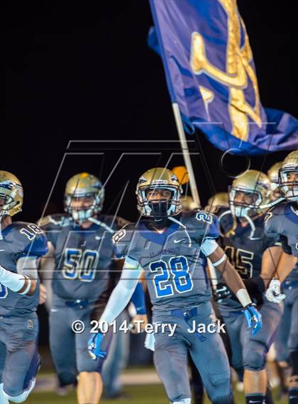 Thumbnail 3 in St. John Bosco vs. Long Beach Poly photogallery.