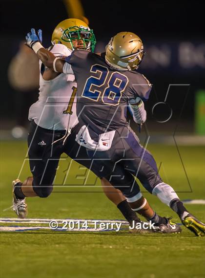 Thumbnail 3 in St. John Bosco vs. Long Beach Poly photogallery.