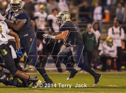 Thumbnail 2 in St. John Bosco vs. Long Beach Poly photogallery.