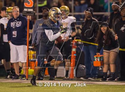 Thumbnail 3 in St. John Bosco vs. Long Beach Poly photogallery.